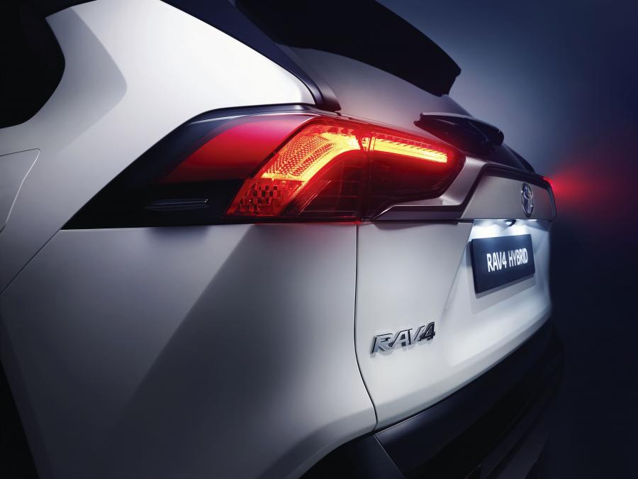 Детали экстерьера Toyota RAV4 Hybrid Style 2019 года  (WW) (фото 6 из 40)